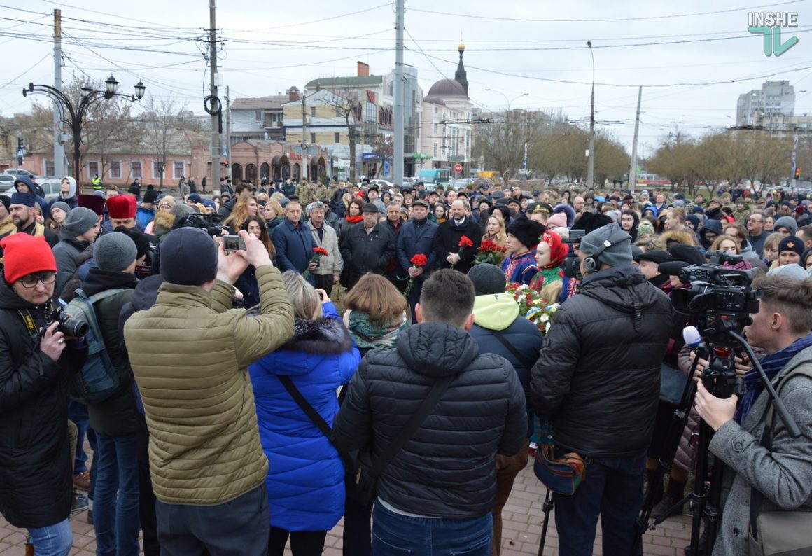 "Герои не умирают": Николаев почтил память Небесной сотни 8