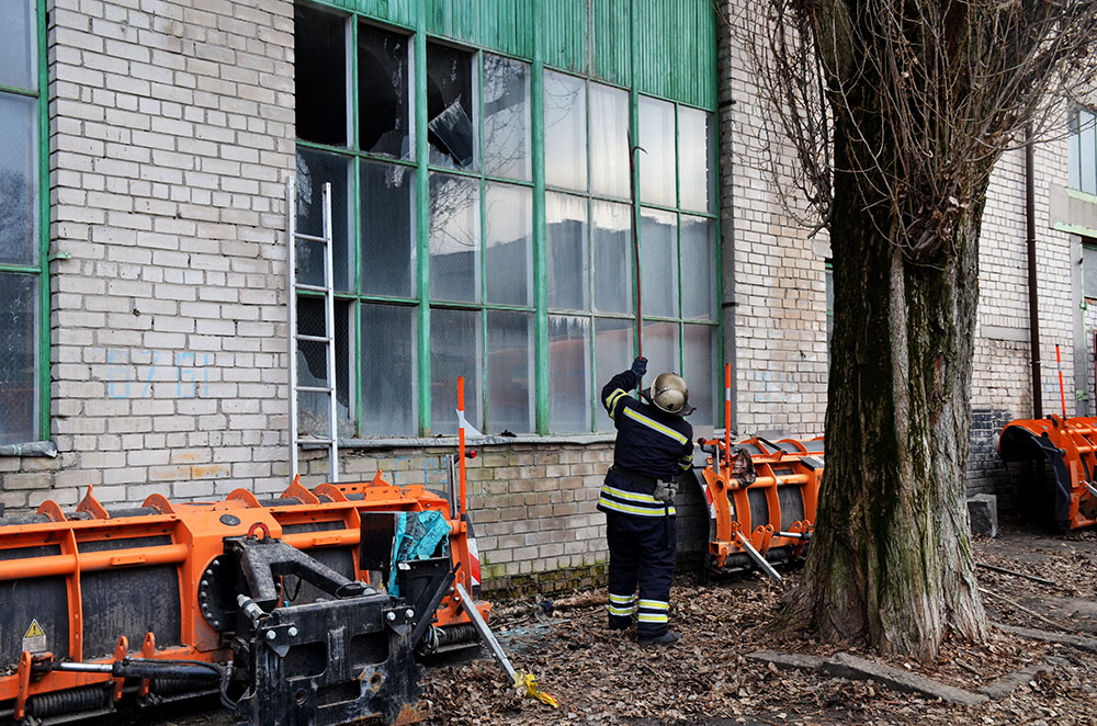 В Николаеве пожарные тушили здание ЖКП «Південь» 7