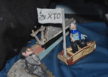 «Тихий ход»: городская стена возле судостроительного завода вновь стала местом инсталляции – на этот раз доброй и ностальгической