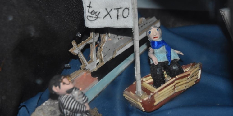 «Тихий ход»: городская стена возле судостроительного завода вновь стала местом инсталляции – на этот раз доброй и ностальгической