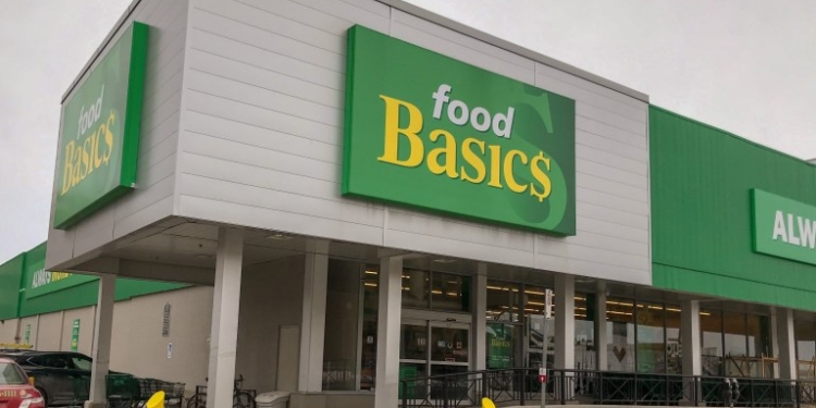 В Канаде оставили без присмотра продуктовый магазин. Его так и не ограбили — покупатели просто оставляли деньги на кассе