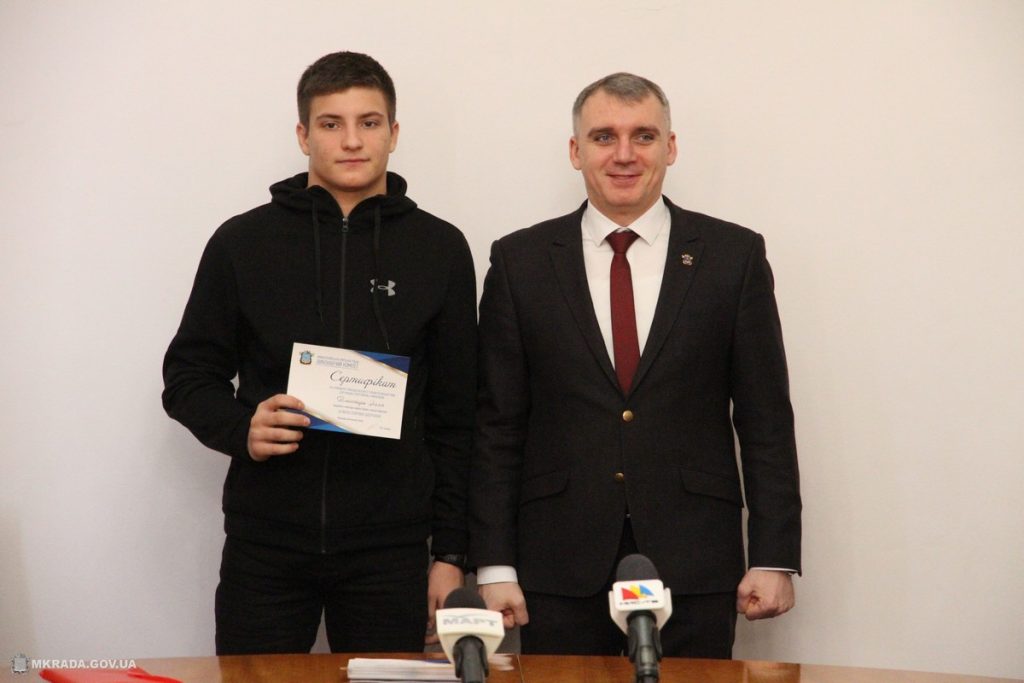Более полусотни спортсменов Николаева получили стипендии мэра и городского совета 15