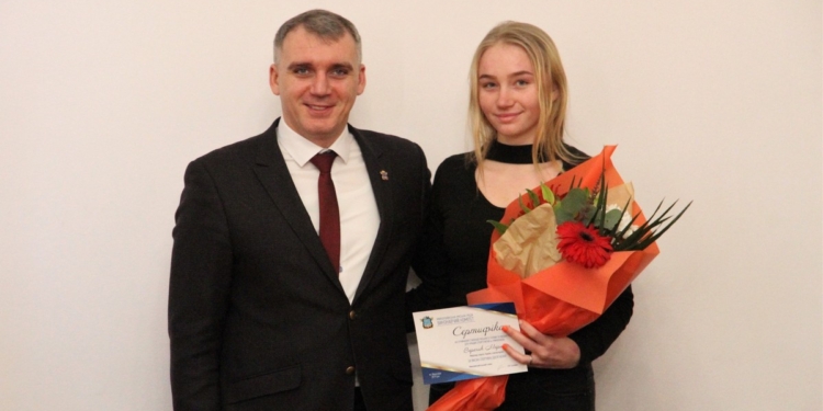 Более полусотни спортсменов Николаева получили стипендии мэра и городского совета