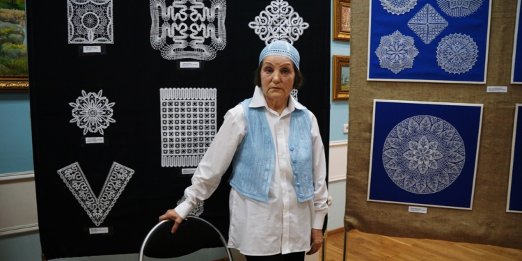 Прозрачное и невесомое. В Николаевском краеведческом музее открылась первая персональная выставка тонкого кружева Лидии Асриянц