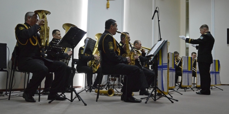 Героев Небесной Сотни в Николаеве чествовали патриотическим концертом «Армия с народом»