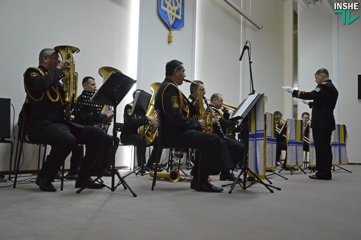 Героев Небесной Сотни в Николаеве чествовали патриотическим концертом «Армия с народом»