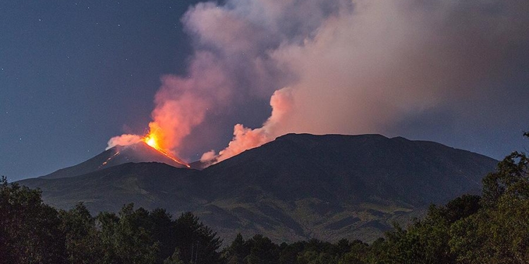 На Сицилии проснулся самый активный вулкан Европы