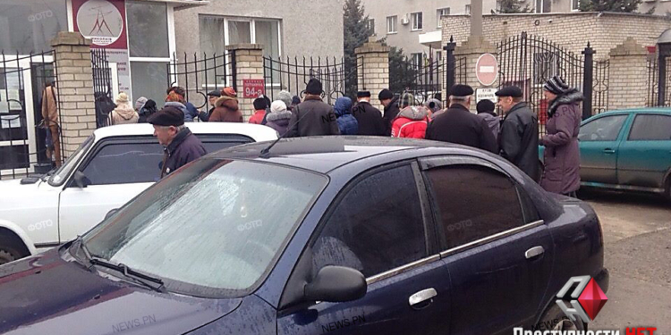 На Николаевщине после смены поставщика электроэнергии в филиалах облэнерго возникли огромные очереди