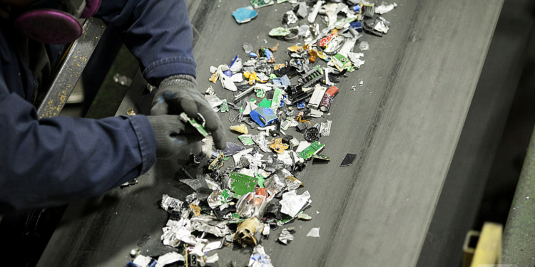 2700 кг бронзы, 4100 кг серебра и 30,3 кг золота из переработанной электроники, – Токио заканчивает изготовлению олимпийских медалей