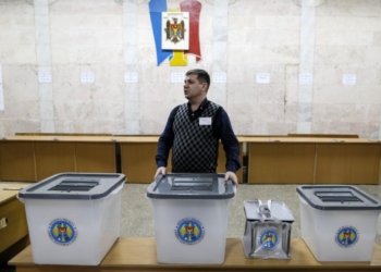 В Молдове началось голосование на парламентских выборах и референдуме