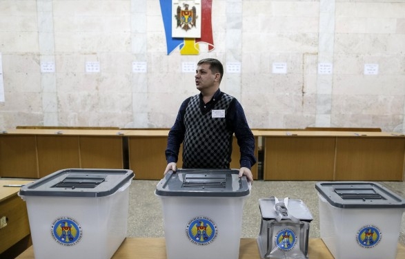 В Молдове началось голосование на парламентских выборах и референдуме