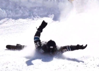 Гонки на лопатах для снега прошли на горнолыжном курорте США