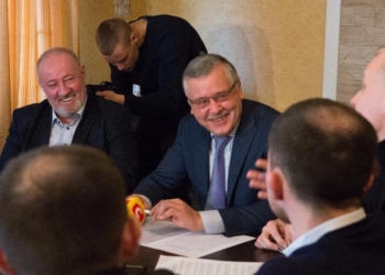 В штабе Гриценко нашли 5 прослушивающих устройств