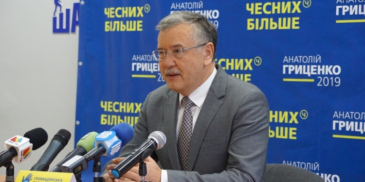 В Николаеве кандидат в Президенты Анатолий Гриценко объяснил свою скрытность провокациями СБУ