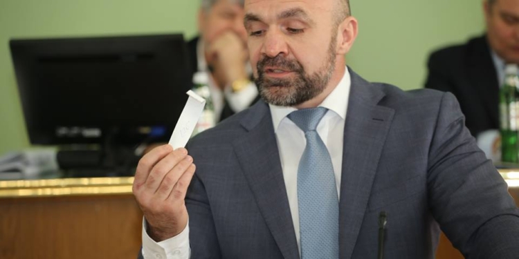 Мангер вернулся на работу