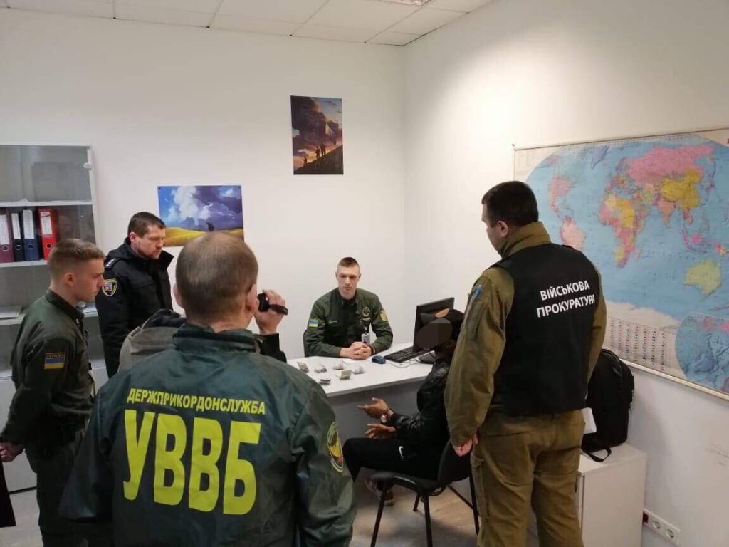 Украинских пограничников пытались «купить» за взятки в $900 и 10 тысяч рублей 5