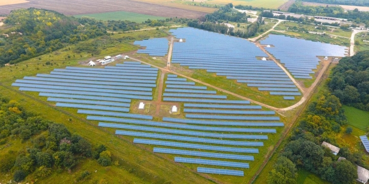 И светит, и греет. В Украине заработал еще один завод по производству солнечных панелей