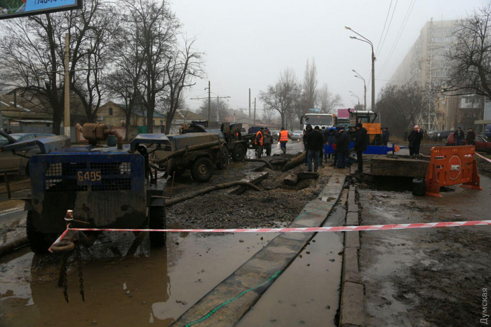В Одессе половина города осталась без воды из-за аварии на трубопроводе 1