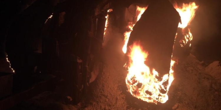 В Витовском районе неизвестные напали на предприятие – связали охранника и рабочих и сожгли технику