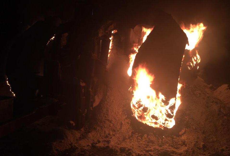 В Витовском районе неизвестные напали на предприятие - связали охранника и рабочих и сожгли технику 7