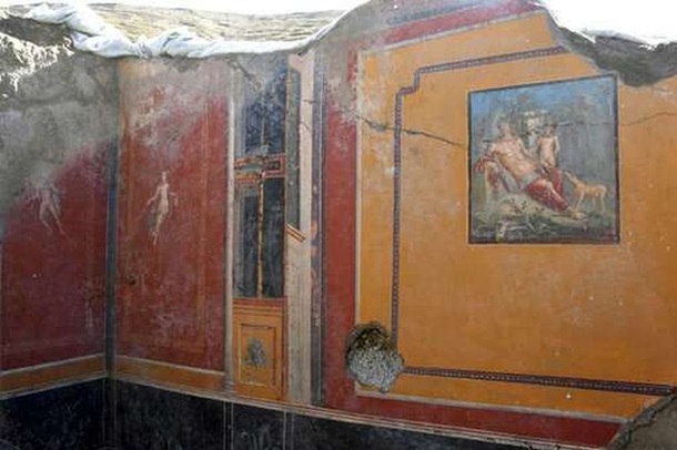 В Помпеях нашли 1940-летнюю фреску Нарцисса 1