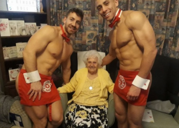 Стриптиз для бабушки: голые официанты поздравили британку со 100-летним юбилеем