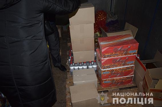 Чем травят наших детей? В Николаеве полиция провела 120 обысков в учебных заведениях. Что нашли?