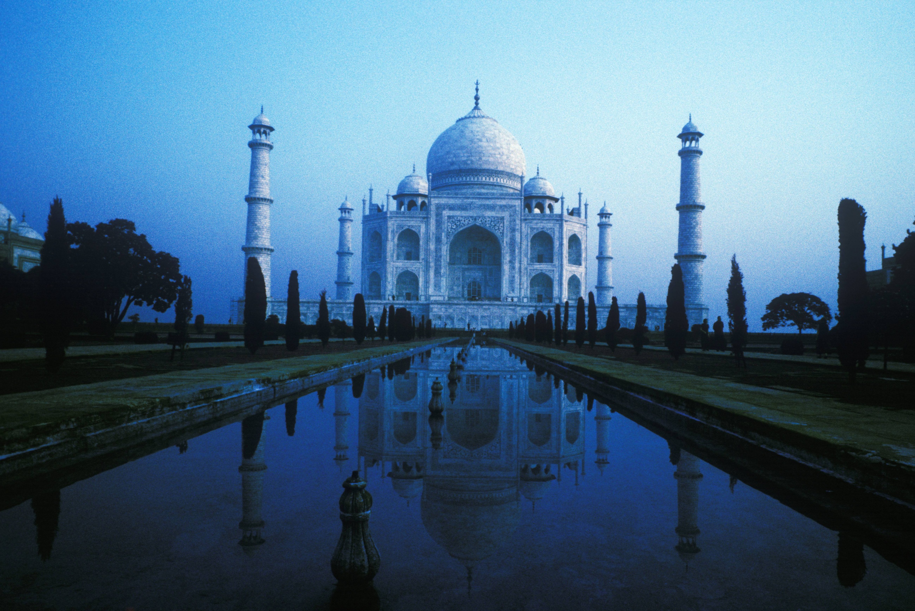 Индийским полицейским выдали рогатки для охраны туристов