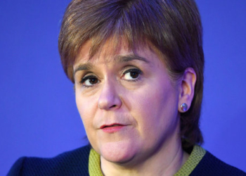 Премьер Шотландии потребует нового референдума по Brexit