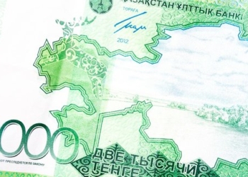 Казахстан уберет надписи на русском языке со своих банкнот