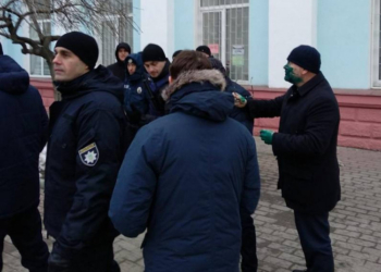 В Бердянске кандидата в президенты Вилкула облили зеленкой