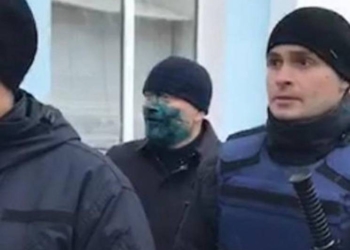 В Бердянске кандидата в президенты Вилкула облили зеленкой