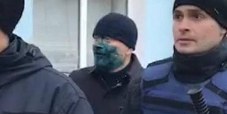 В Бердянске кандидата в президенты Вилкула облили зеленкой