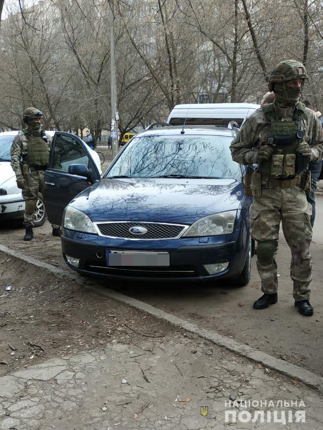 В Николаеве полиция, КОРД и СБУ задержали банду вымогателей 3
