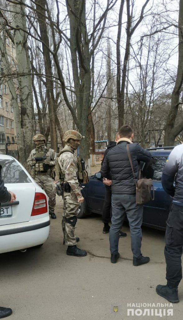 В Николаеве полиция, КОРД и СБУ задержали банду вымогателей 5