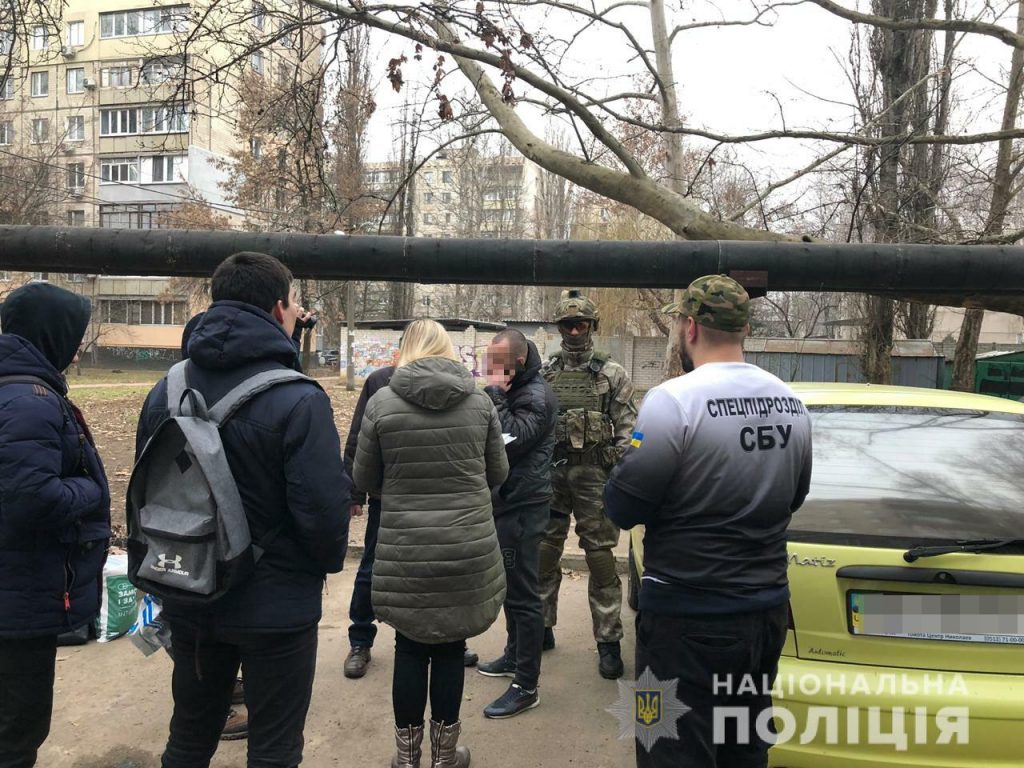 В Николаеве полиция, КОРД и СБУ задержали банду вымогателей 7