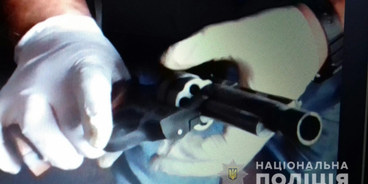 В Вознесенске мужчина нашел хранил дома 1,5 кг конопли и револьвер