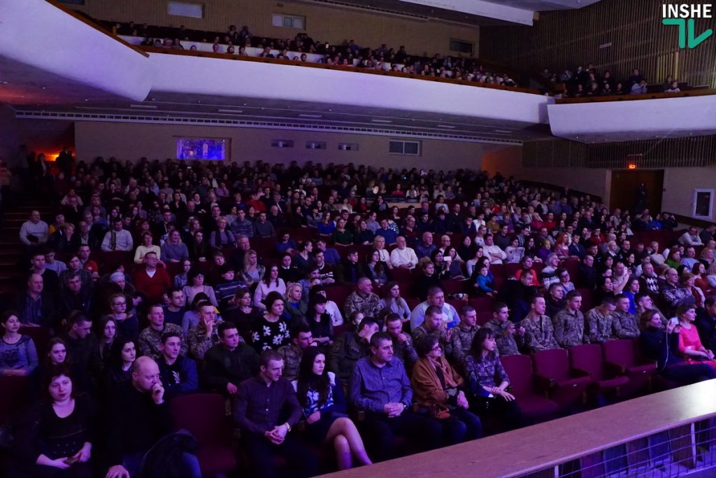 Николаевский нацгвардеец сделал предложение руки и сердца во время романтического концерта двух оркестров 20