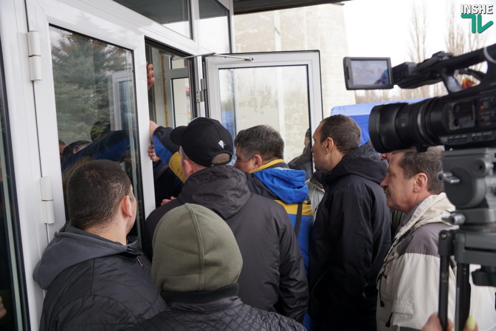 ОБНОВЛЕНО. В Николаеве полиция не пустила активистов-патриотов на встречу с Вилкулом 27