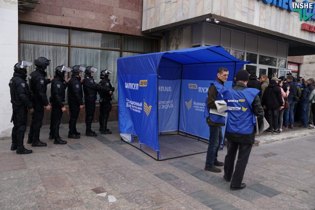 ОБНОВЛЕНО. В Николаеве полиция не пустила активистов-патриотов на встречу с Вилкулом 31