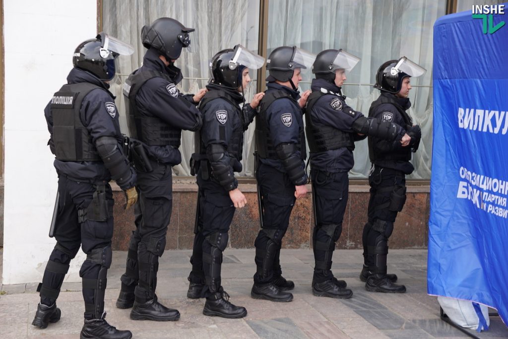 ОБНОВЛЕНО. В Николаеве полиция не пустила активистов-патриотов на встречу с Вилкулом 33