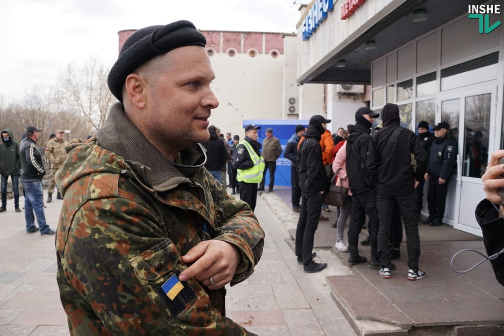 ОБНОВЛЕНО. В Николаеве полиция не пустила активистов-патриотов на встречу с Вилкулом 37