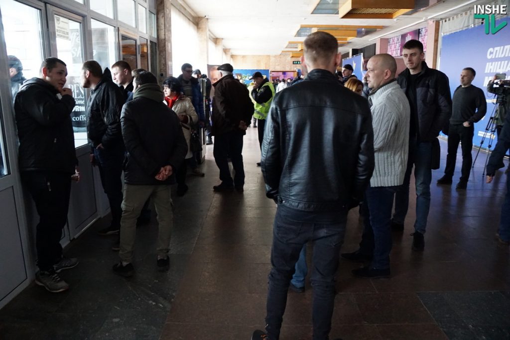 ОБНОВЛЕНО. В Николаеве полиция не пустила активистов-патриотов на встречу с Вилкулом 39