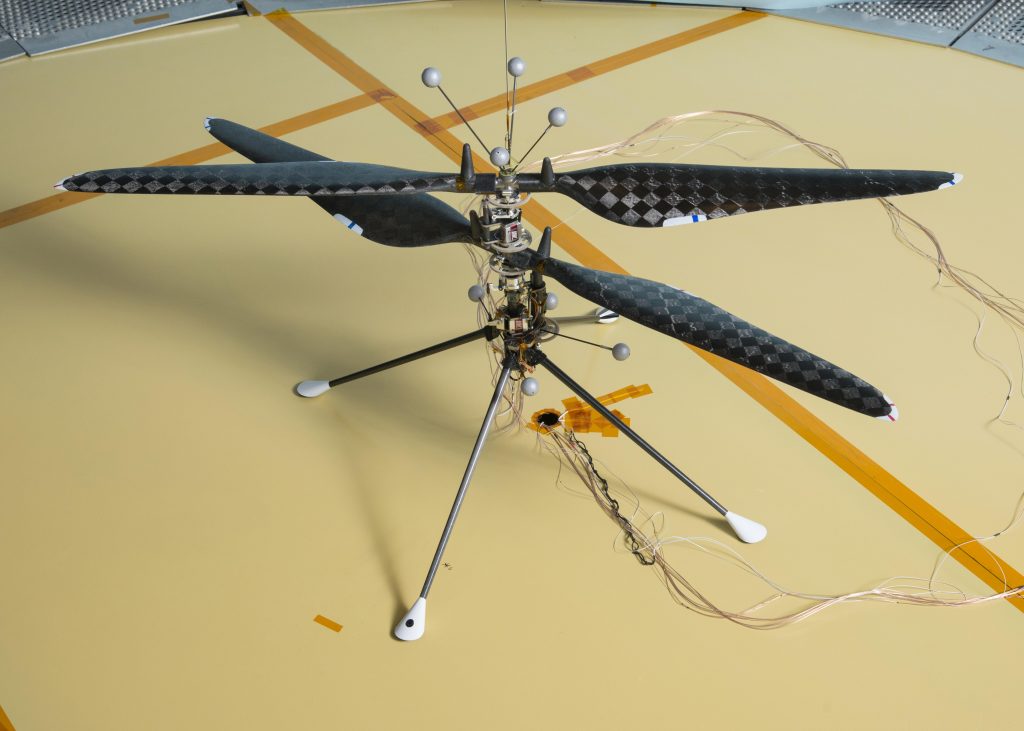 В NASA успешно испытали прототип вертолета для миссии на Марсе 1
