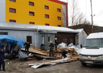 Сорванная ветром кровля убила женщину в Житомирской области