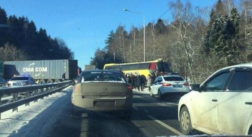 В России автобус с украинскими заробитчанами врезался в фуру