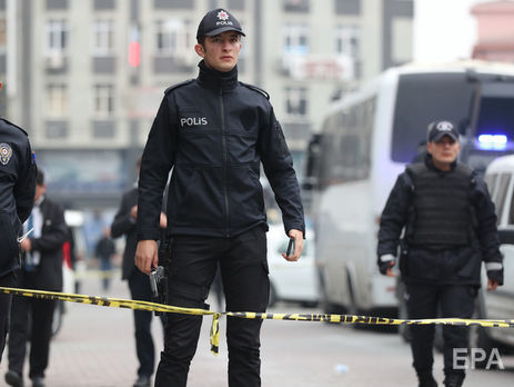 В Стамбуле возле консульства США полиция взорвала пакет со сладостями, опасаясь, что там может быть бомба