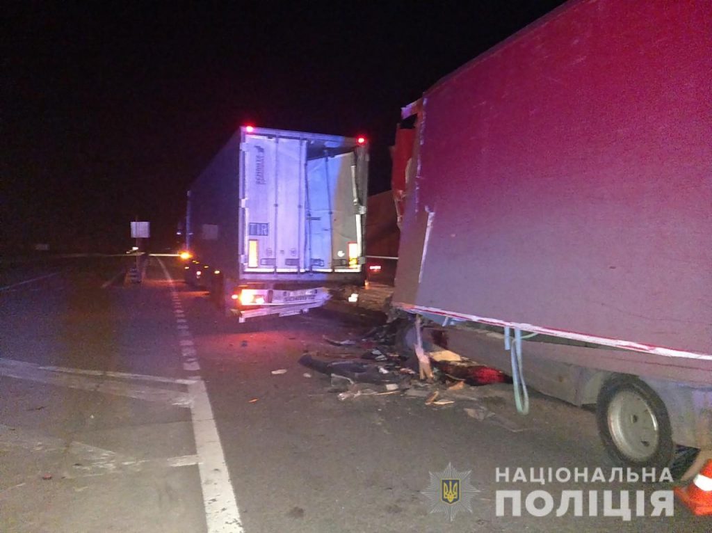 На Николаевщине в ночном ДТП погибли трое мужчин 3