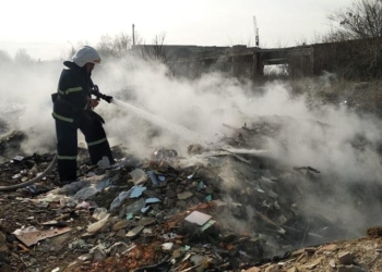 На «Лагерном поле» в Николаеве горела несанкционированная свалка