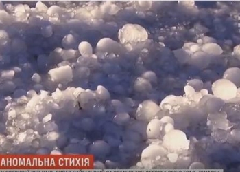 В Китае выпал крупнейший за последние три десятка лет град